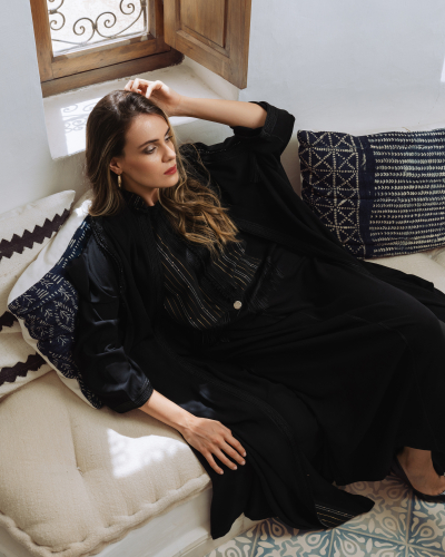 Gandoura Marocaine Kounouz: Mariage D'Art Entre Tradition Et Modernité