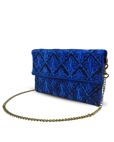Pochette Brodée – Raffinement et Tradition Marocaine