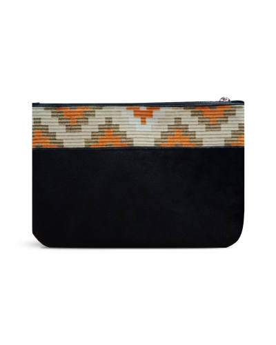 Pochette en Velours – Entre Tradition Marocaine et Style Universel