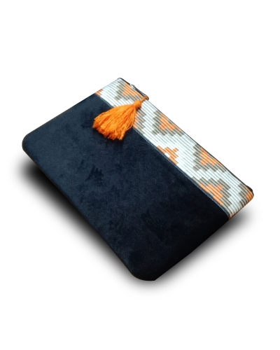 Pochette en Velours – Entre Tradition Marocaine et Style Universel