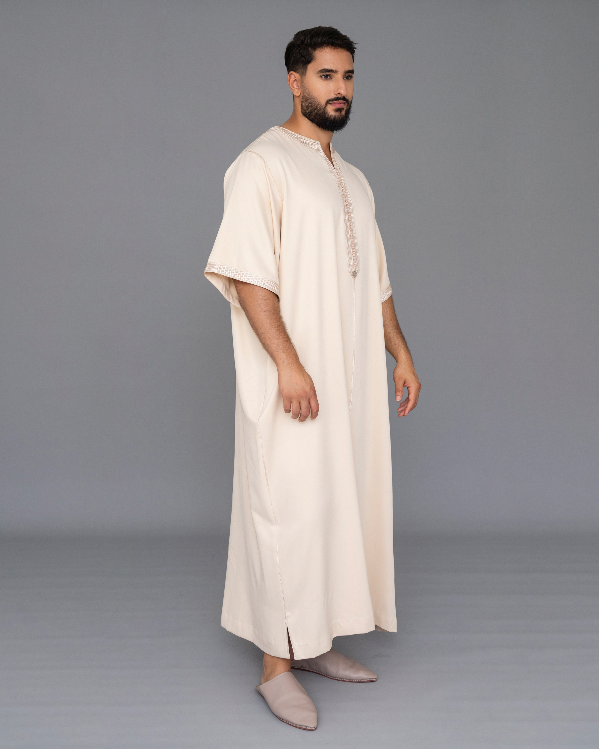 قفطان بأكمام قصيرة