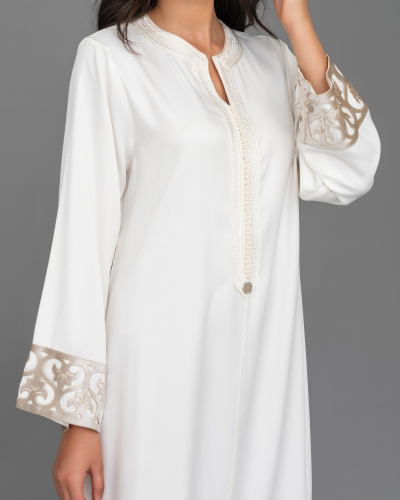 White Mlifa Caftan – Traditional Elegance Meets Modernity