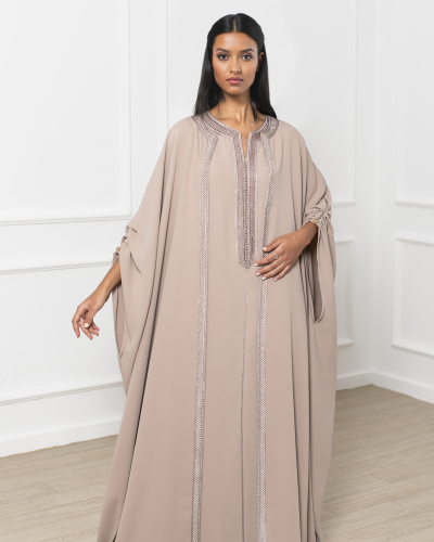 Gandoura Kounouz Deux Pièces à Plis – Élégance et Sophistication
