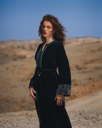 قفطان قصير من المخمل: أناقة مطرزة راقية