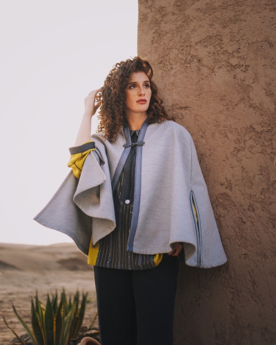 Thick fabric cape with a high collar