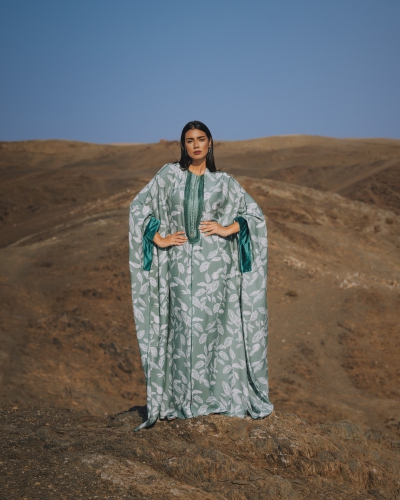 Gandoura Kounouz botanique aux feuilles blanches sur fond vert
