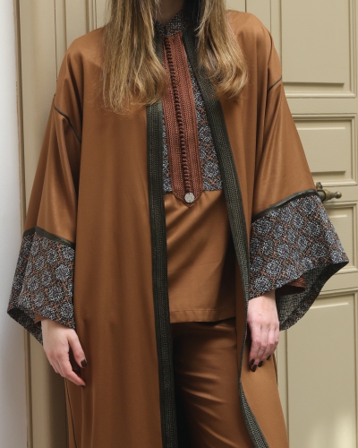 Elegant Mlifa and Printed Tweed Tunic with a Kimono and Refined Details