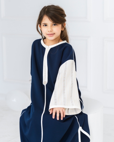 Casual crepe caftan with embroidered square sleeves