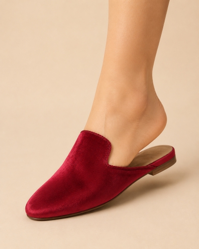 Babouche en Velours Rouge – Style Inégalé et Raffiné