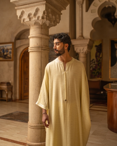 Moroccan linen gandoura featuring traditional sfifa and aakad detailin