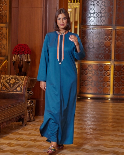 Kounouz - Caftan Marocain a Col Imprimé : Style Moderne et Luxe